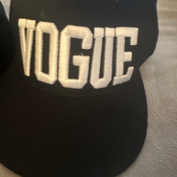 Compton and Vogue caps with adjustable backs - Picture 4 of 8